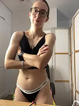 martiniiselenna (F young) - Sucking finger