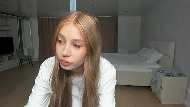 JunieAmert webcam