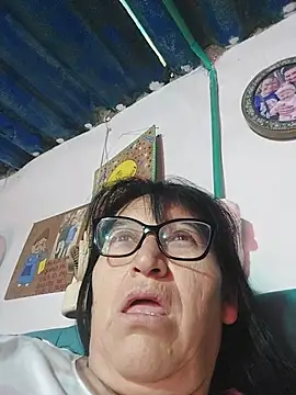 clarita_01 live cam preview