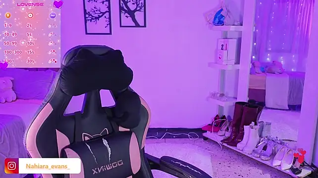 NahiaraEvans_ webcam