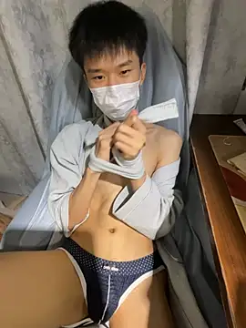 Zhang_yiovo live cam on StripChat