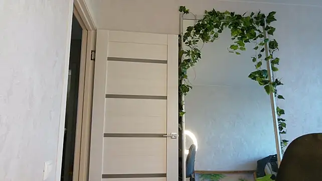 LioraWeiss live cam preview