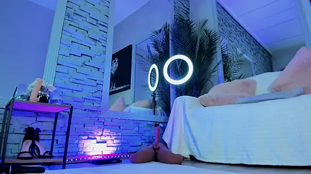Reina_Cummings live cam on StripChat