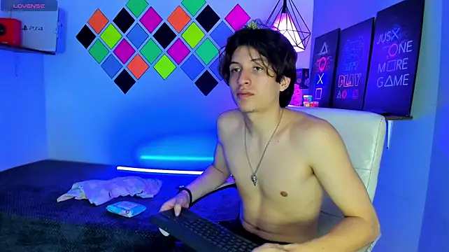 Marcoviolet live cam on StripChat