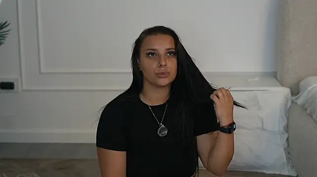 LuciannaBell live cam on StripChat