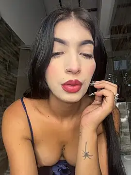 CrystalYounng__ webcam