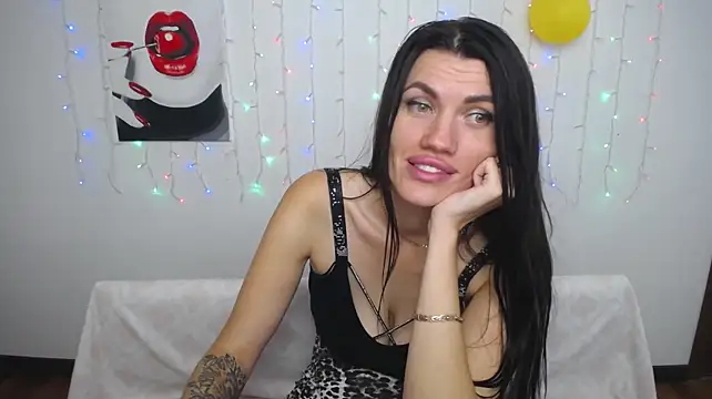 MilaLoona webcam