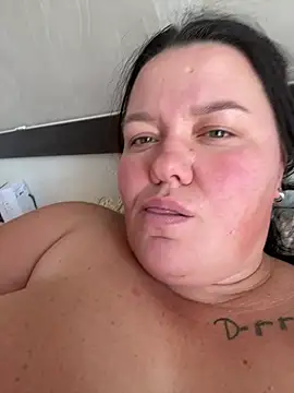 SunnyLeila2101 live cam on StripChat