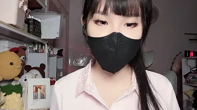 Tieu-May live cam on StripChat