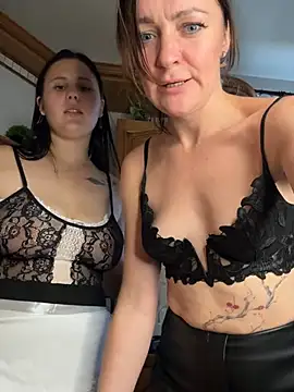 CherryBombs- live cam on StripChat