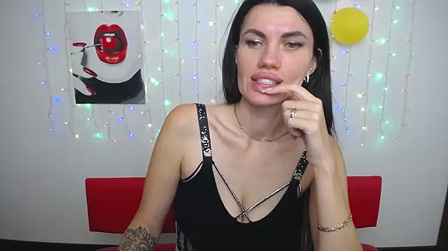 MilaLoona webcam