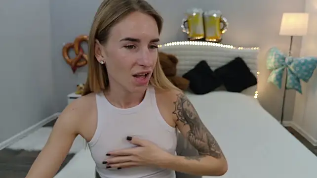 DeboraHorny live cam preview
