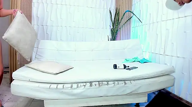 AmazingOrgasm webcam