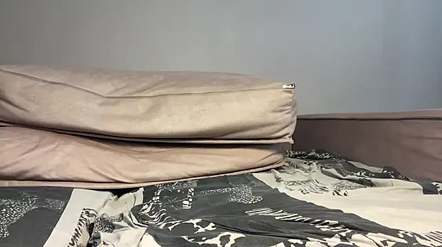 milalunelle (F teen) - Destroy my pussy with 2 fingers