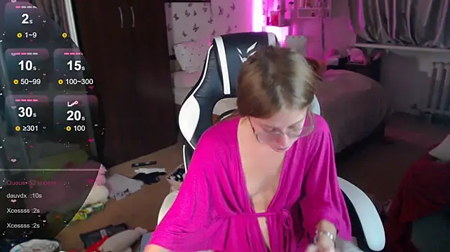 kira_honeyy (F young) - oil tits