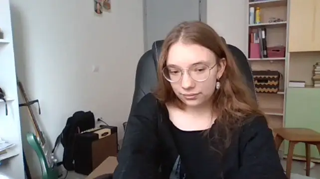Mikkikezy live cam on StripChat