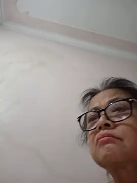 Hotestlove live cam on StripChat