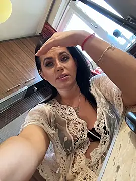 Hotmomcheckk_
