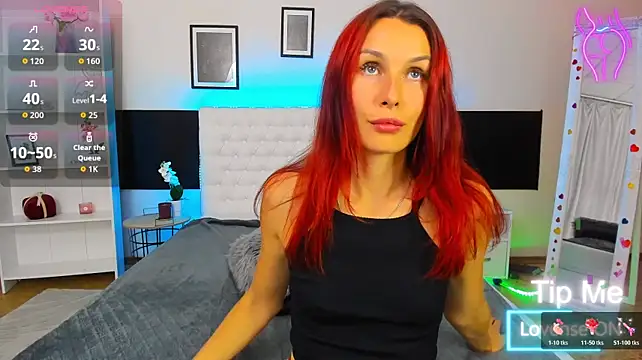 KiraNeeww live cam on StripChat