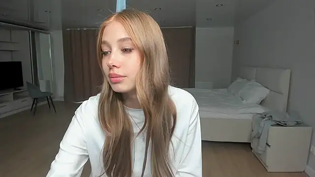 JunieAmert webcam