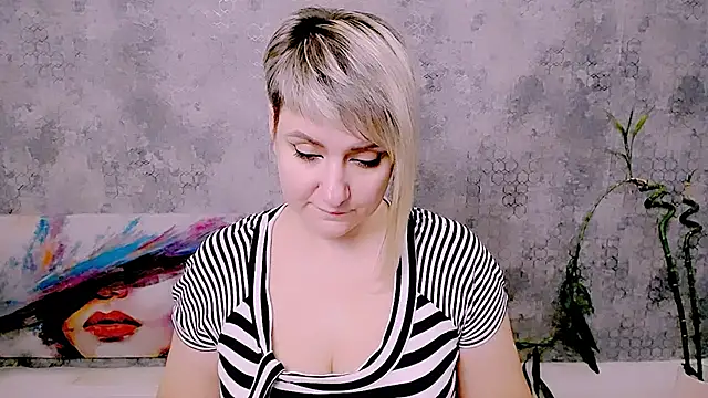 Djullia live cam on StripChat