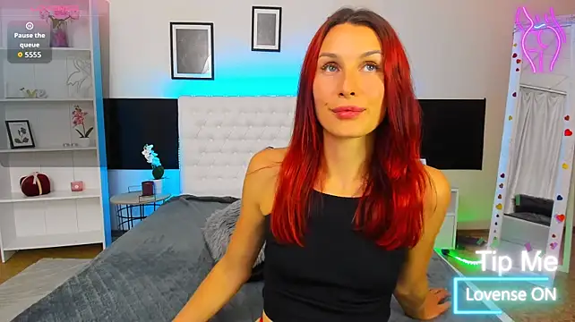 KiraNeeww webcam