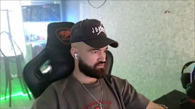 _Serious_Man webcam