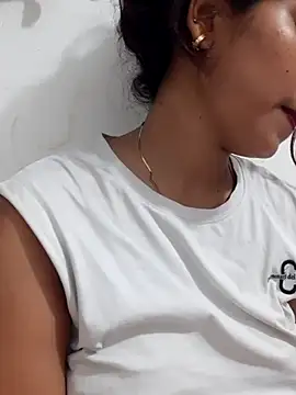 Hug_Mee live cam on StripChat