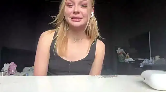 keepthisquiet live cam on StripChat
