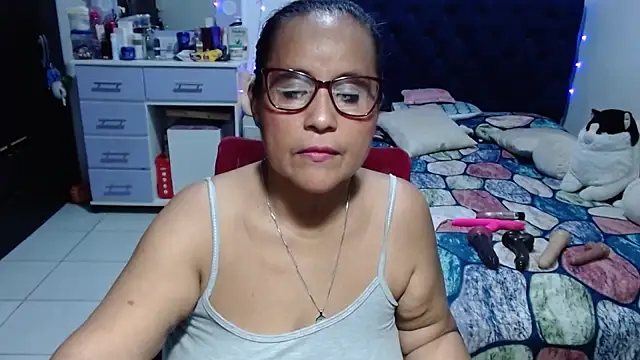pervert_mommy_ live cam on StripChat