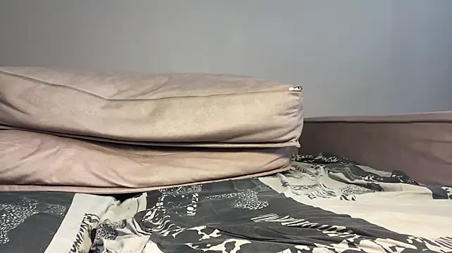 MilaLunelle live cam on StripChat