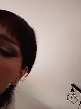 EmmaKrosss live cam on StripChat