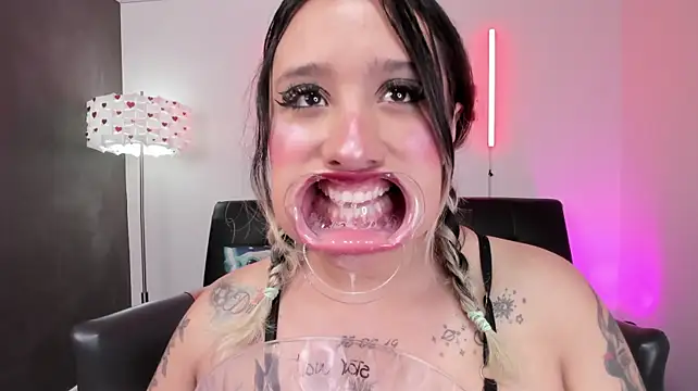miss_danika webcam