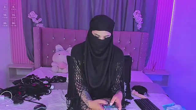 Nayla-Mouna 🦃 live chat