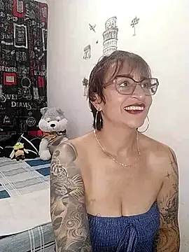 missrouge_tattoo webcam