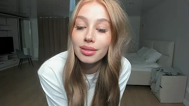 JunieAmert webcam