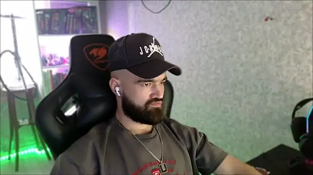 _Serious_Man webcam