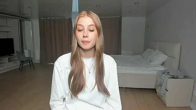 JunieAmert webcam