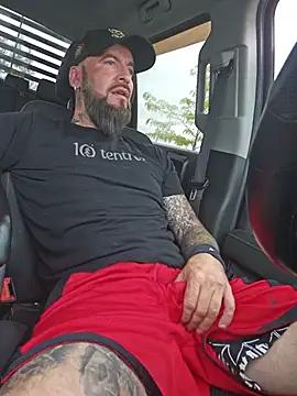 beardedtattood (Ask my age) - 😈get daddys cock hard😈