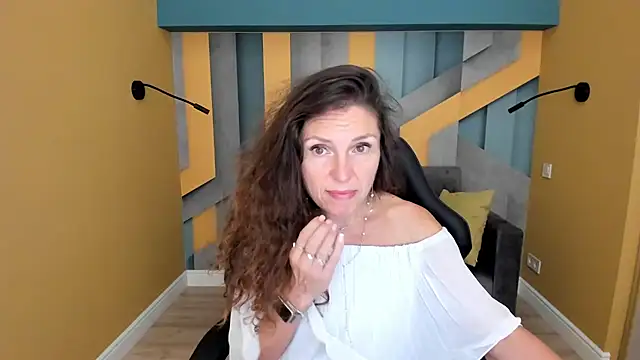 EllaLong webcam