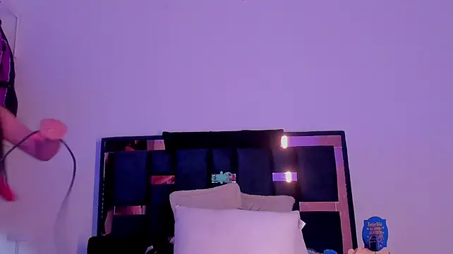 princesstiny (F young) - flash tits + oil
