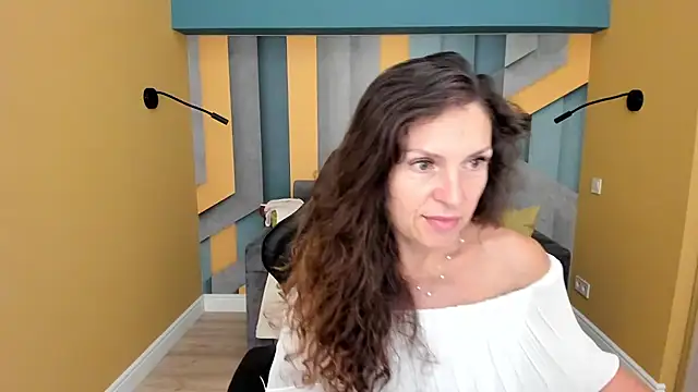EllaLong webcam
