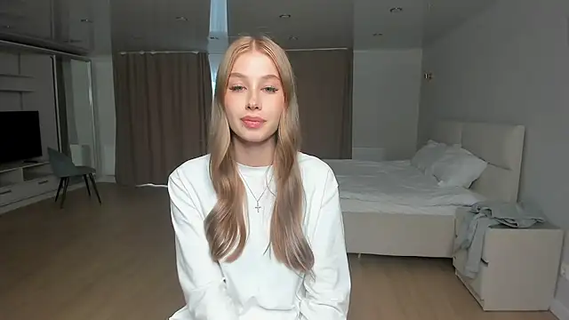 JunieAmert webcam