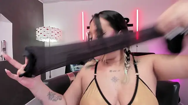 miss_danika webcam