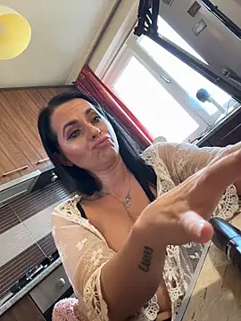 Hotmomcheckk_ webcam