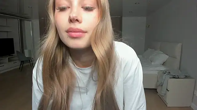 JunieAmert webcam