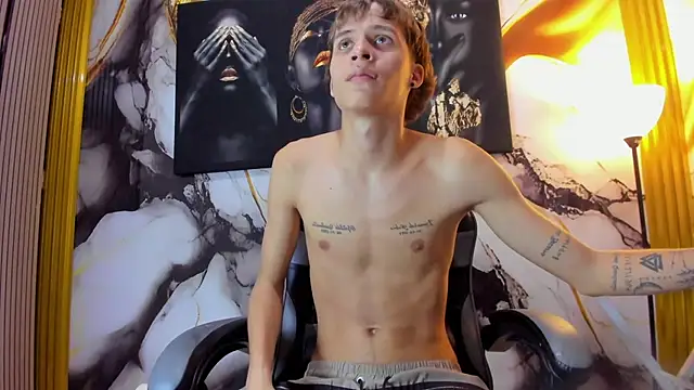 mono_blonde webcam