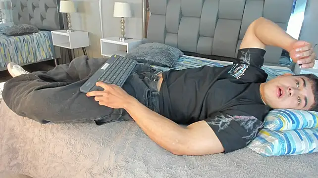charlie___musk (M twink) - Let´s cum together!