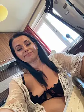 Hotmomcheckk_ webcam