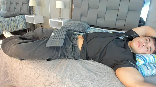 charlie___musk (M twink) - Let´s cum together!
